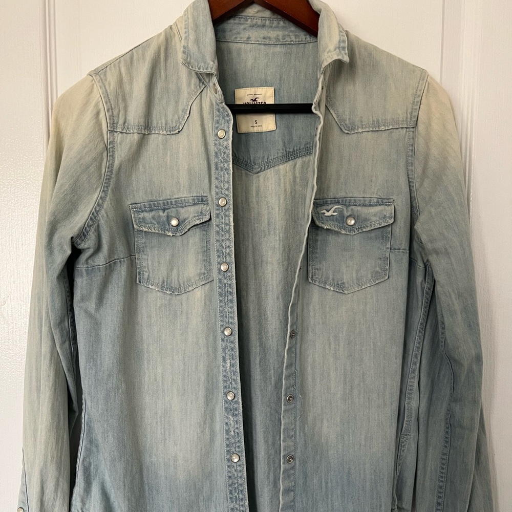 Hollister Light washed Jean shirt